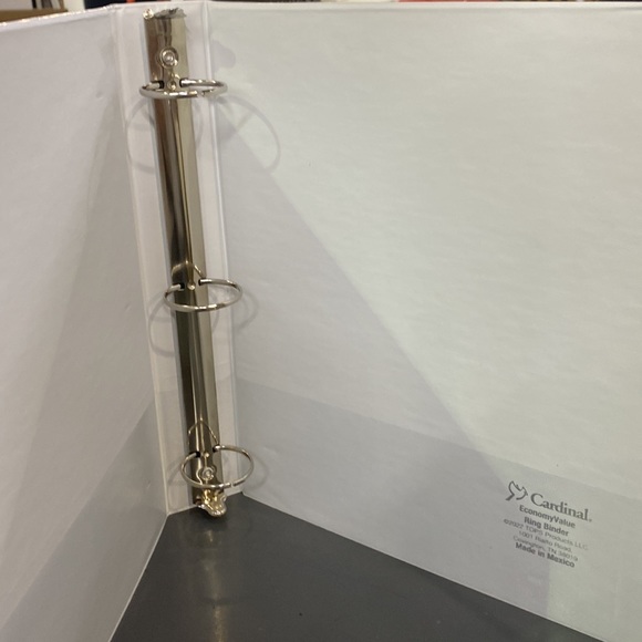 Cardinal 1.5 inch binder. - Picture 3 of 5